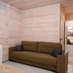 Диван, шкаф и холодильник в номере Double