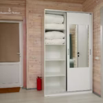 Шкаф в номере у реки Double Superior